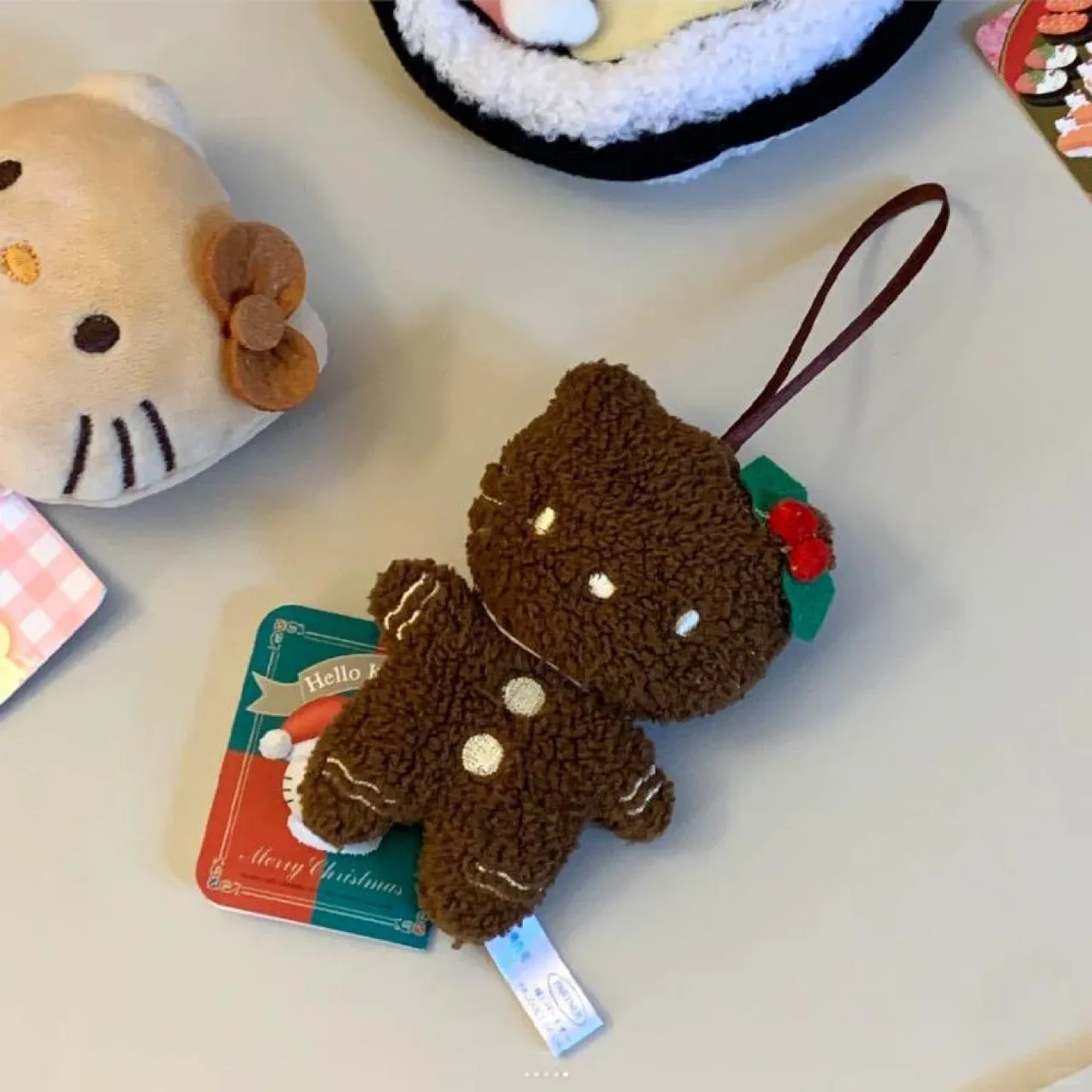 Kawaii estilo pão de gengibre olá kitty coleção de natal vestir-se boneca de pelúcia menina dos desenhos animados mochila pingente decoração