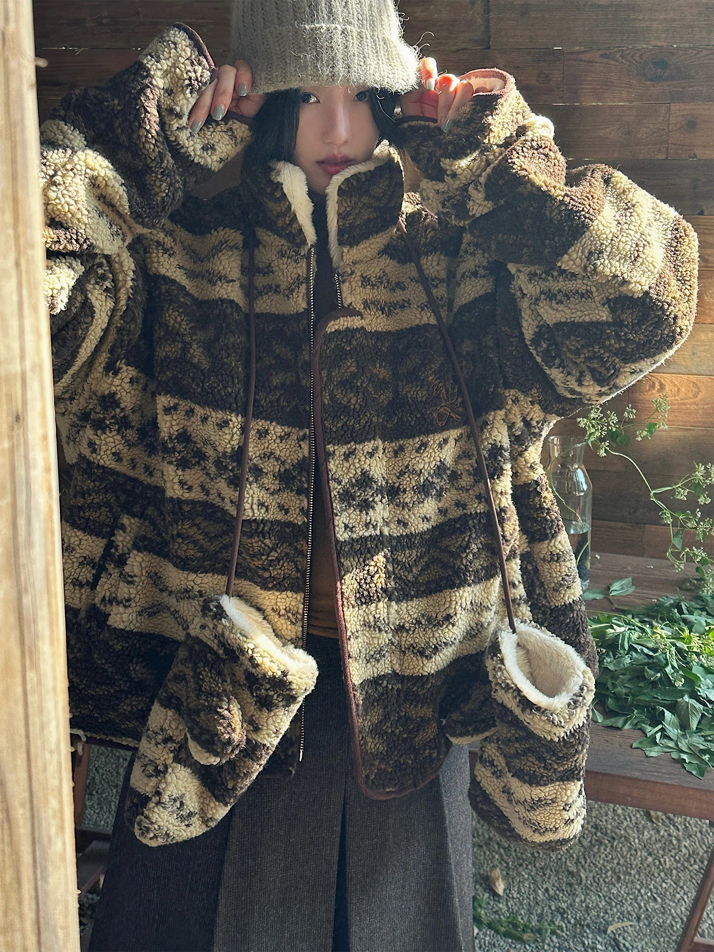 

JMWOMEN Polymia Lamb Fur Jaet Women Winter Thiened Inner Fce Collar Stand up Sve Long Polyester Coat for Ladies