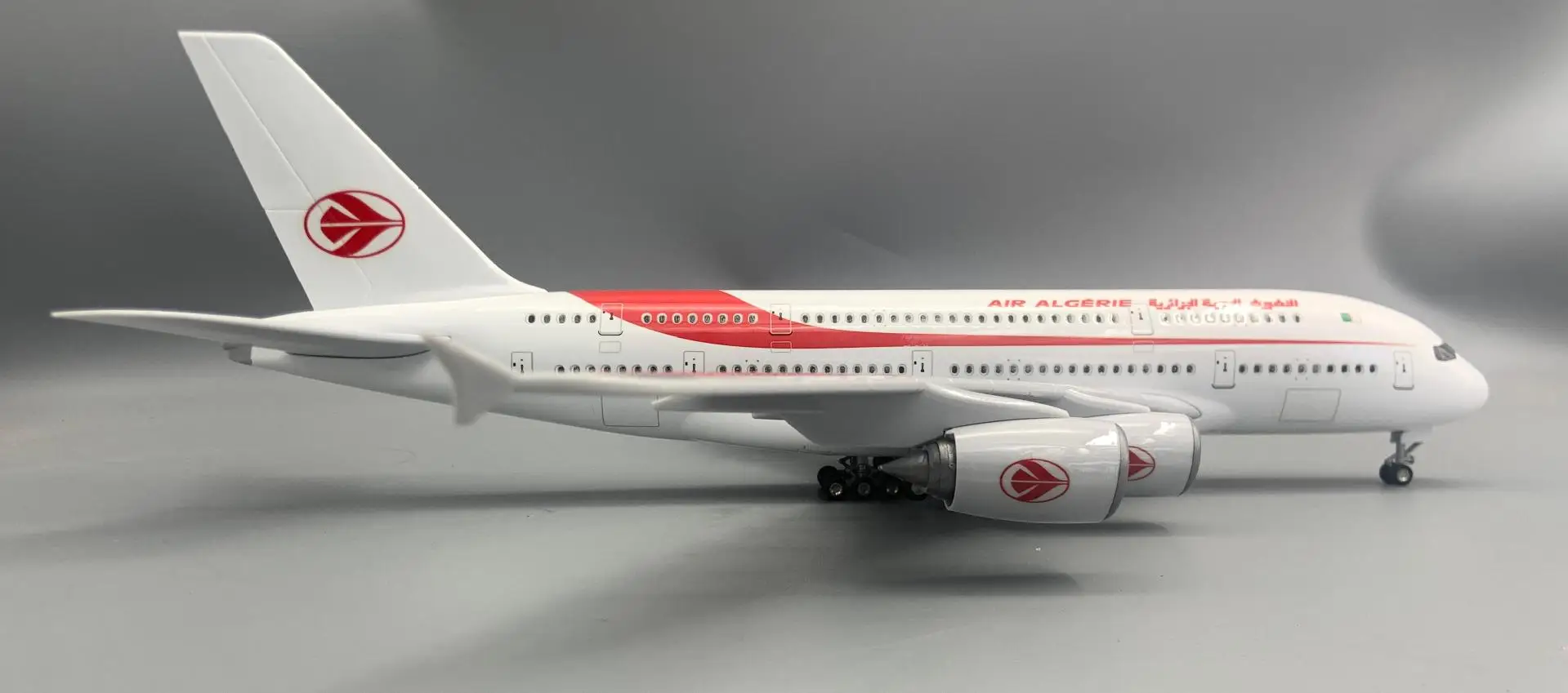 Model samolotu Airbus A380 AIR Algeria w skali 1:160, 47 cm, odlew żywiczny, zabawka dla dzieci, do ekspozycji, na prezent, do kolekcji.