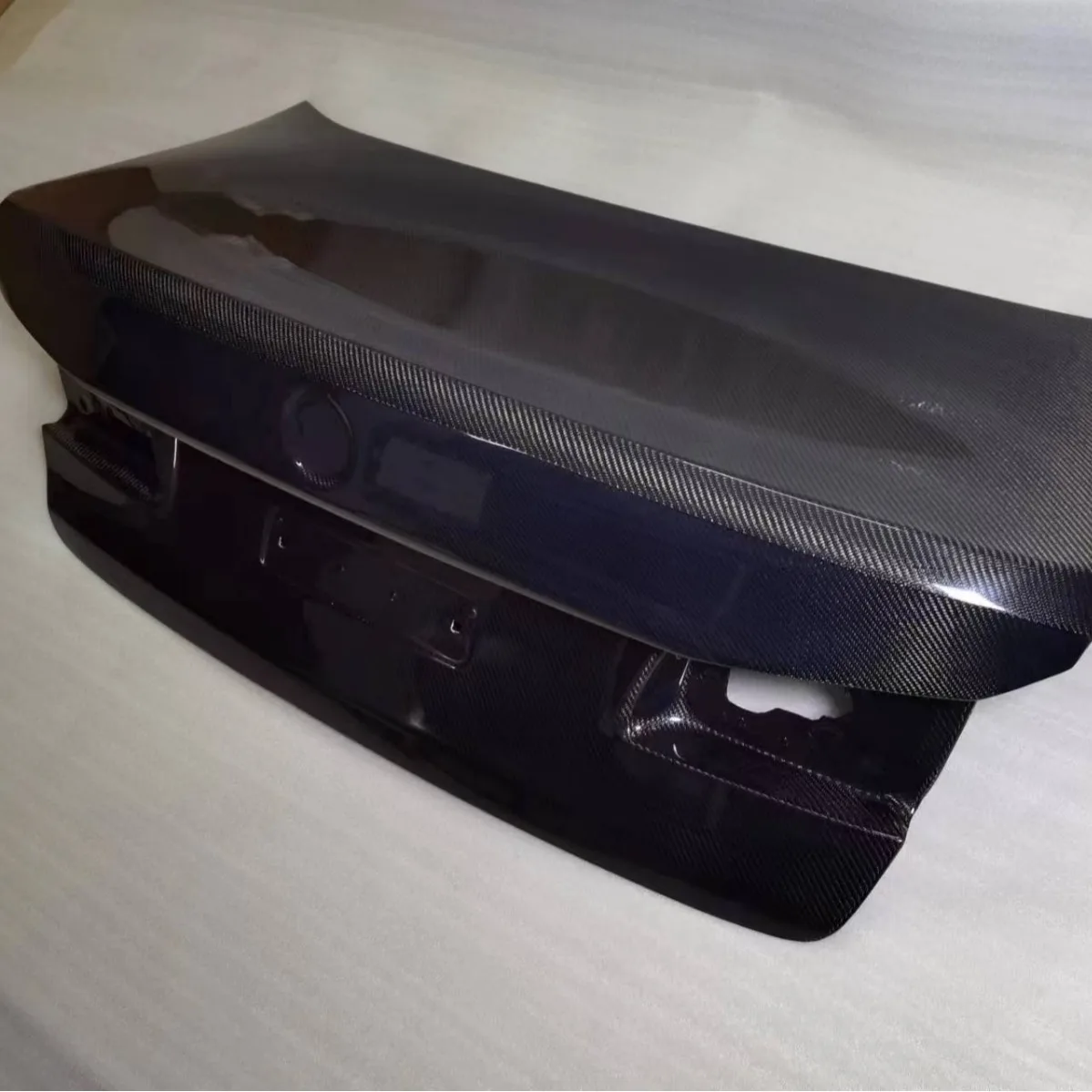 

YX High Quality Dry Carbon Fiber Trunk Lid for 5 Series G30 G38 M5 F90 OEM Style Lightweight Upgrade Trunk Cover