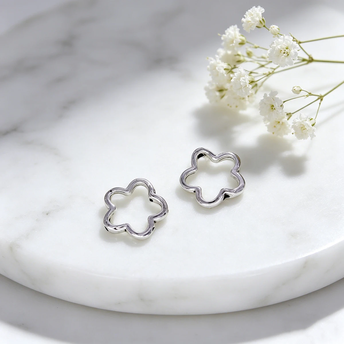 20pcs/Lot Hollow Flower Small Bead Holes Charms Spacer Connector For Women Vintage Jewelry DIY Making Supplies 16x16mm