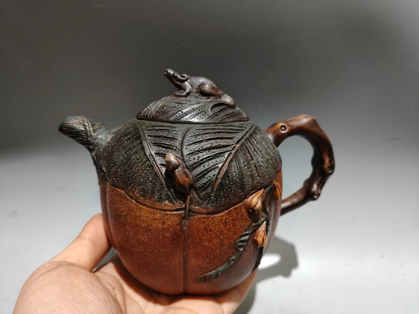 Teapot Purple Clay Pot Cow statue cover Squirrel melon, vine, and leaf pattern Tree stump Teapot Kettle Tasting tea ceremony