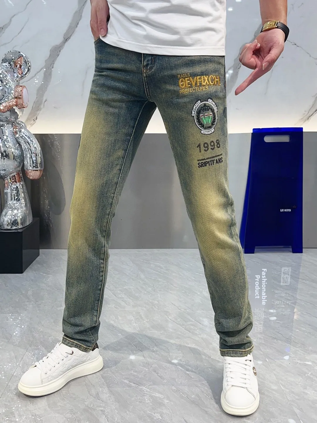 

Retro Waed Slim Fit Men's Jeans Embroidered Lettering Yellow Mud Watered Vintage Sle mid Waist Zipper Closure Casual Trou...