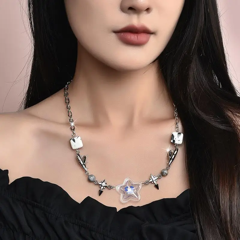 

Geometric bubble star necklace, a street rap and hip-hop style five-pointed star PVC necklace