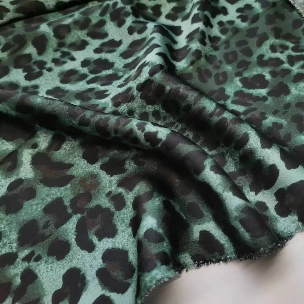 Leopard Material Soft Crepe Satin Dropping Pajamas Fabric for Gown Dress Skirt