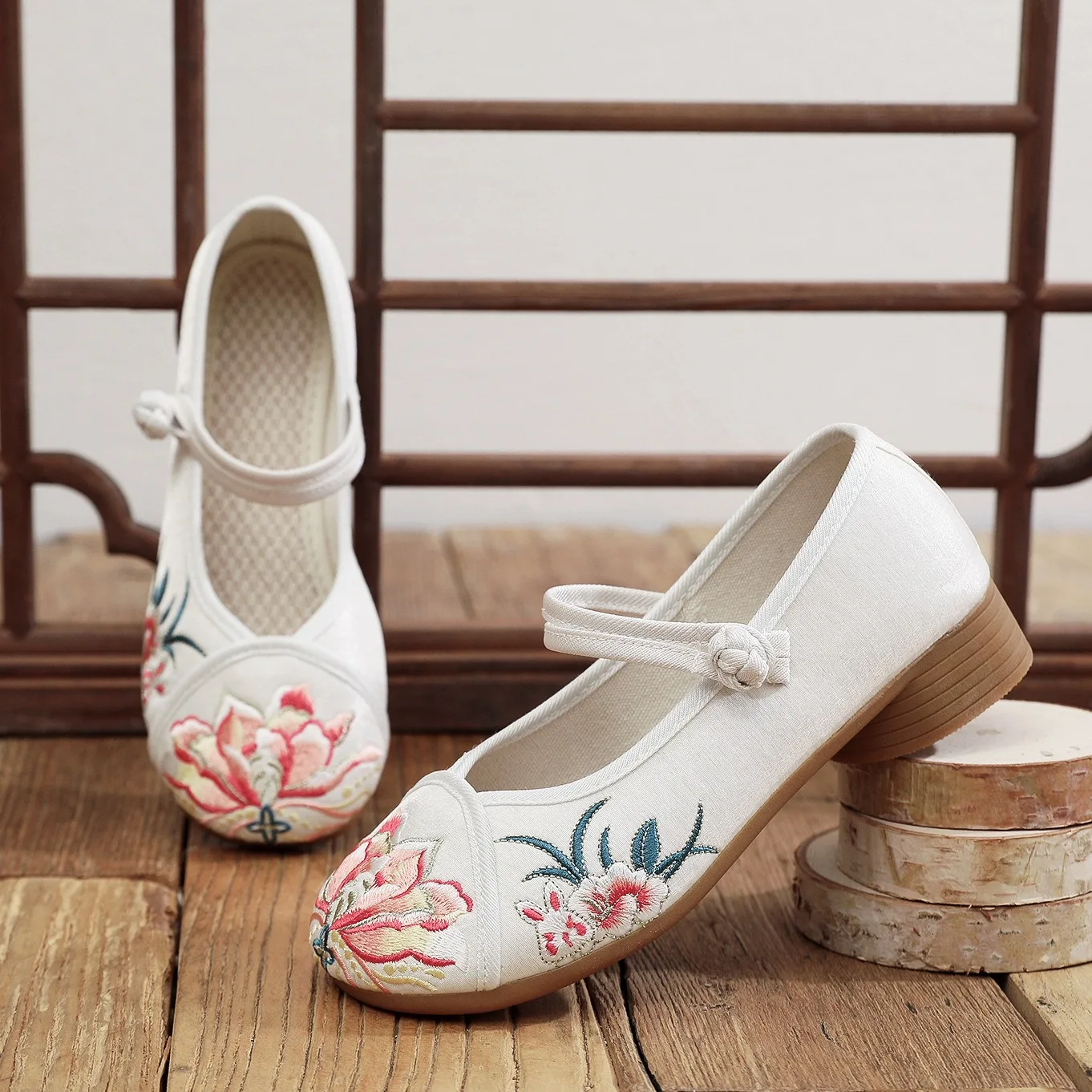 2026 Women's Olive Black White Lotus Embroidery Chinese Hanfu Shoes Flats Comfort Traditional Casual Shoes for Daily Wear Q-172