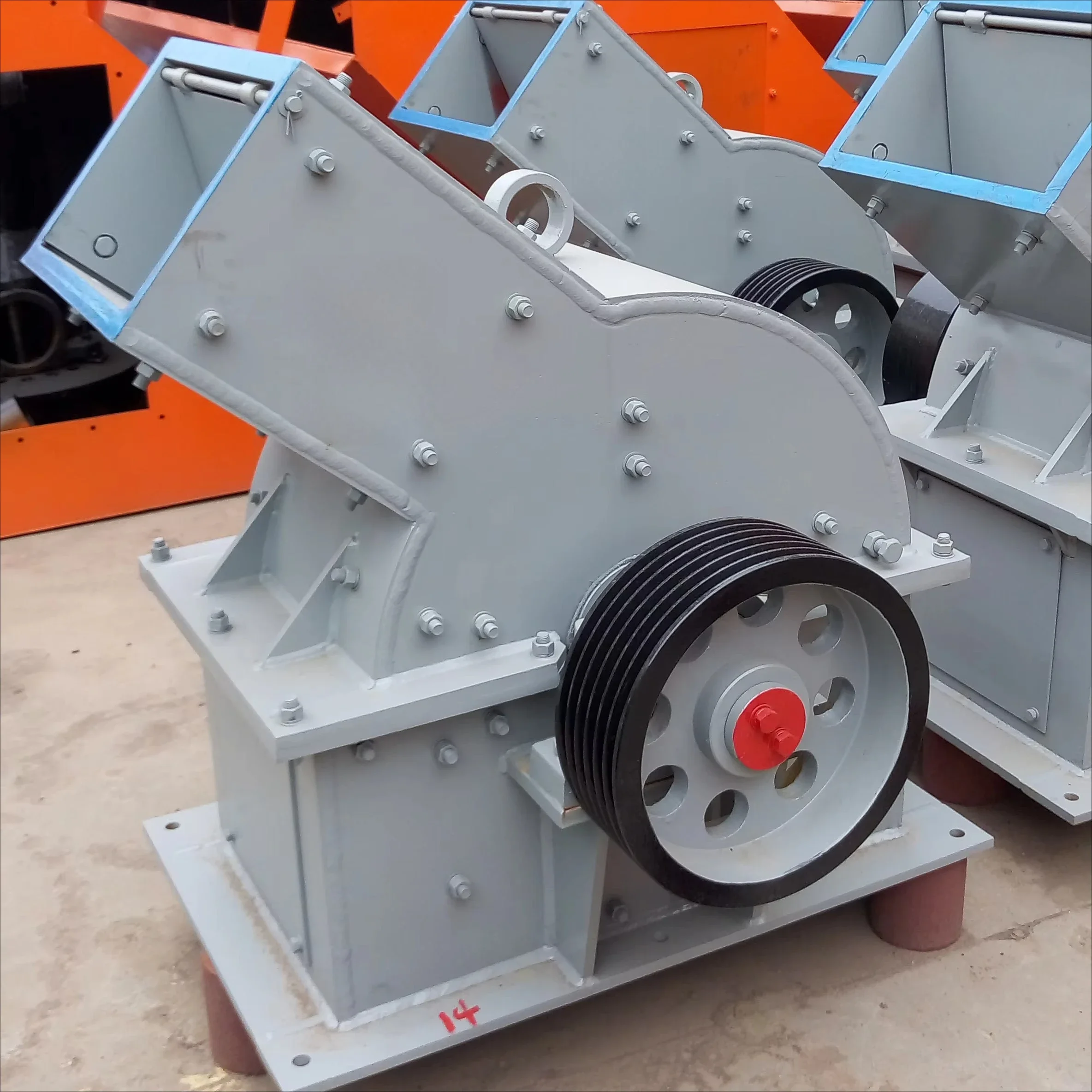 Hammer crushers, widely used mining equipment, glass, stone, sand