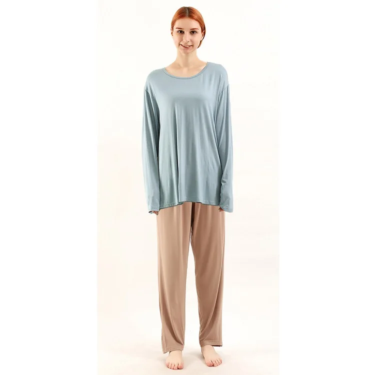 *aqua blue top + skin color pants