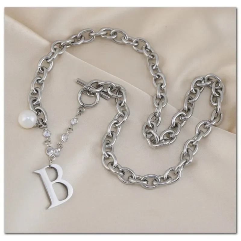 

2025 New personalized letter B titanium steel necklace, thick female collarbone chain, cold wind sweater chain