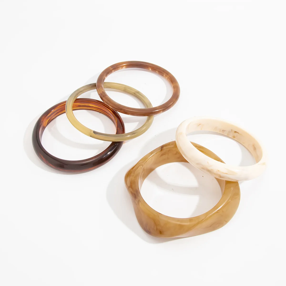 Ingemark 5-teiliges Set Böhmische Stapelbare Acryl-Armreifen für Frauen Retro Bunte Harz-Schichtarmreifen Täglicher Schmuck – Detail 9