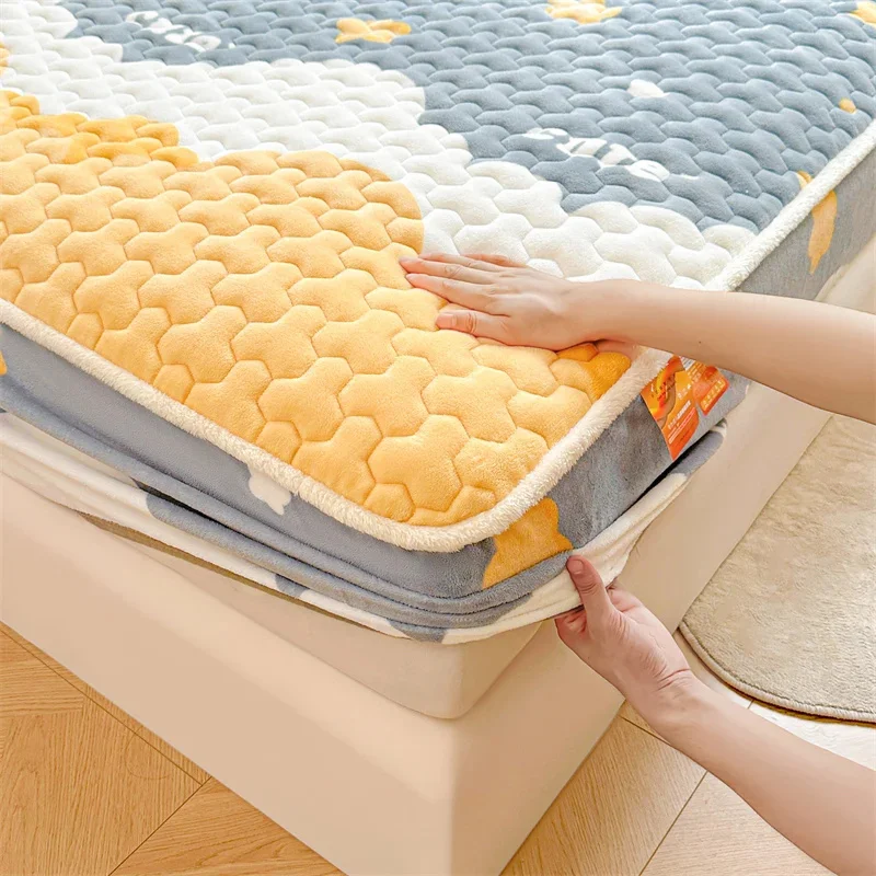 Winter Thickened Velvet Quilted Fitted Bed Sheet Mattress Protective Cover All-inclusive Anti Slip Bed Cover