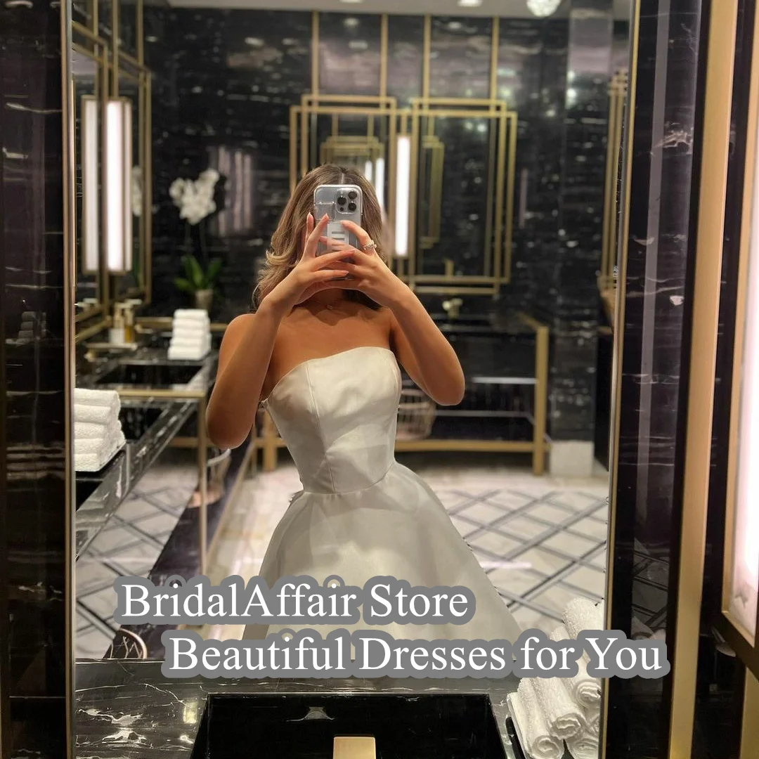 Bridalaffaire Vintage Korte Satijnen Strapless Ivoren Avondjurken A-Lijn Mouwloze Tule Thee Lengte Prom Jurken Voor Vrouwen