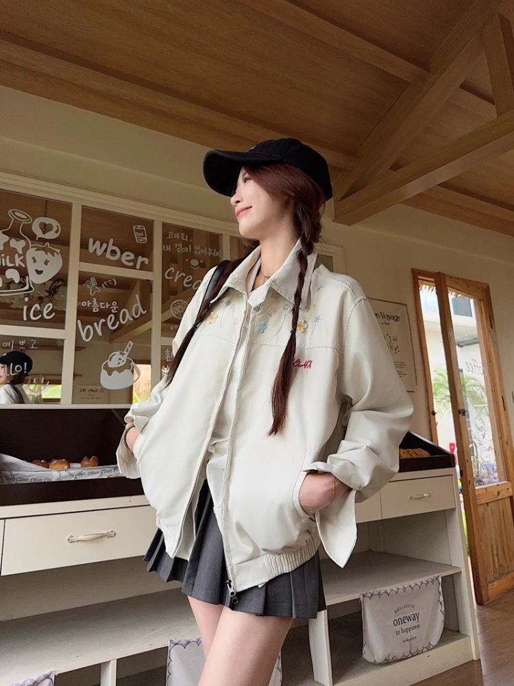 Korean Vintage Floral Embroidery Short Jacket Women Autumn Casual Retro Style Loose Fit Turn Down Collar Fashionable Outerwear