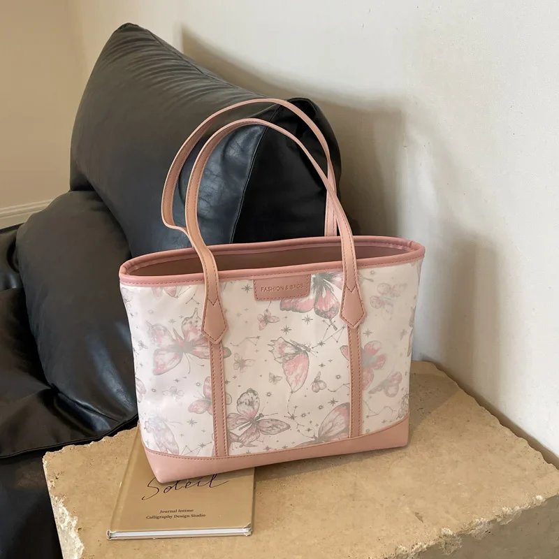 Borsa da pendolare di grande capacità alla moda da donna 2024 Nuova borsa a tracolla versatile in stile straniero Borsa tote ascellare casual a mano