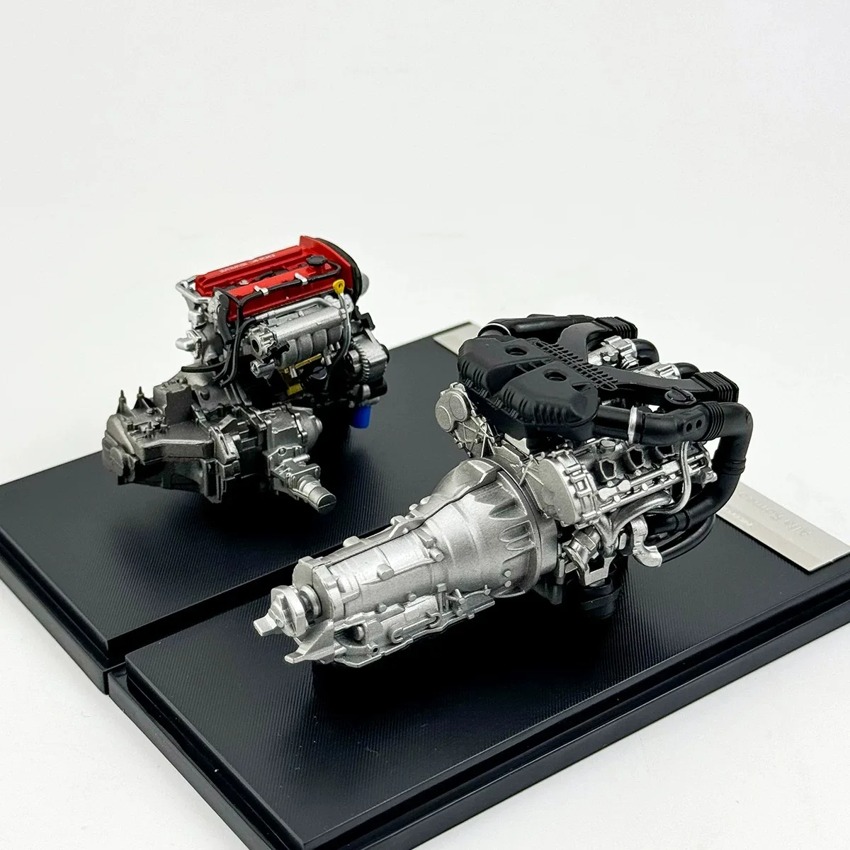 MH 1:18 Alfa Romeo en Mitsubishi EVO4 generatie statisch harsmotormodel