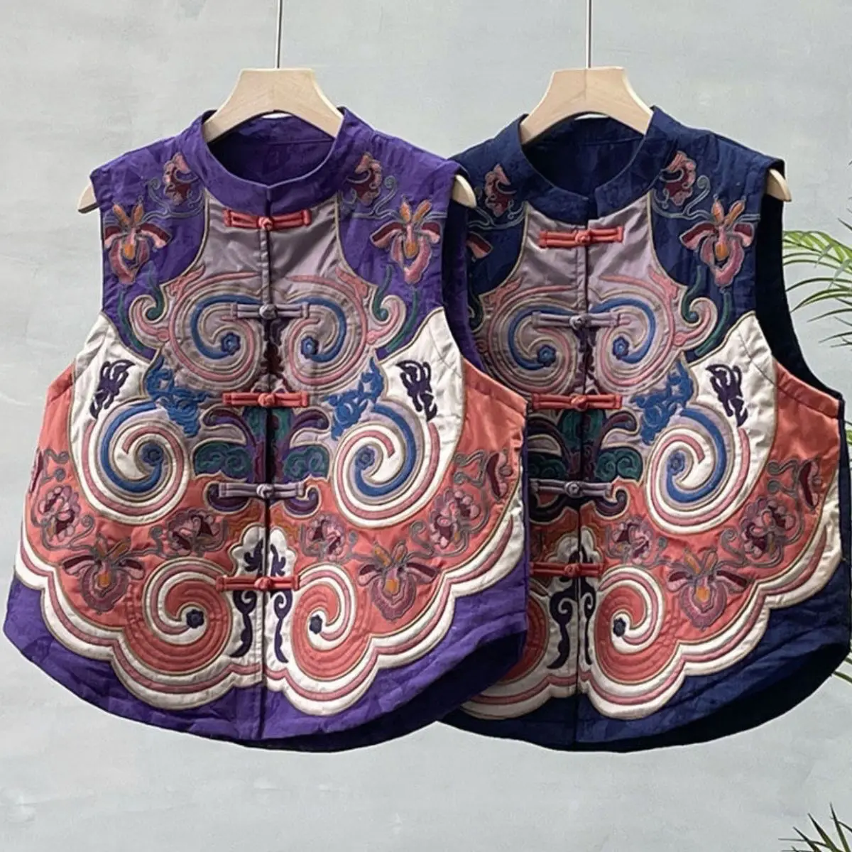 Retro Chinese Ethnic Style Embroidery Vest Women 2025 New Spring Sleeveless Top Jacquard Cotton Linen Stand Collar Waistcoat
