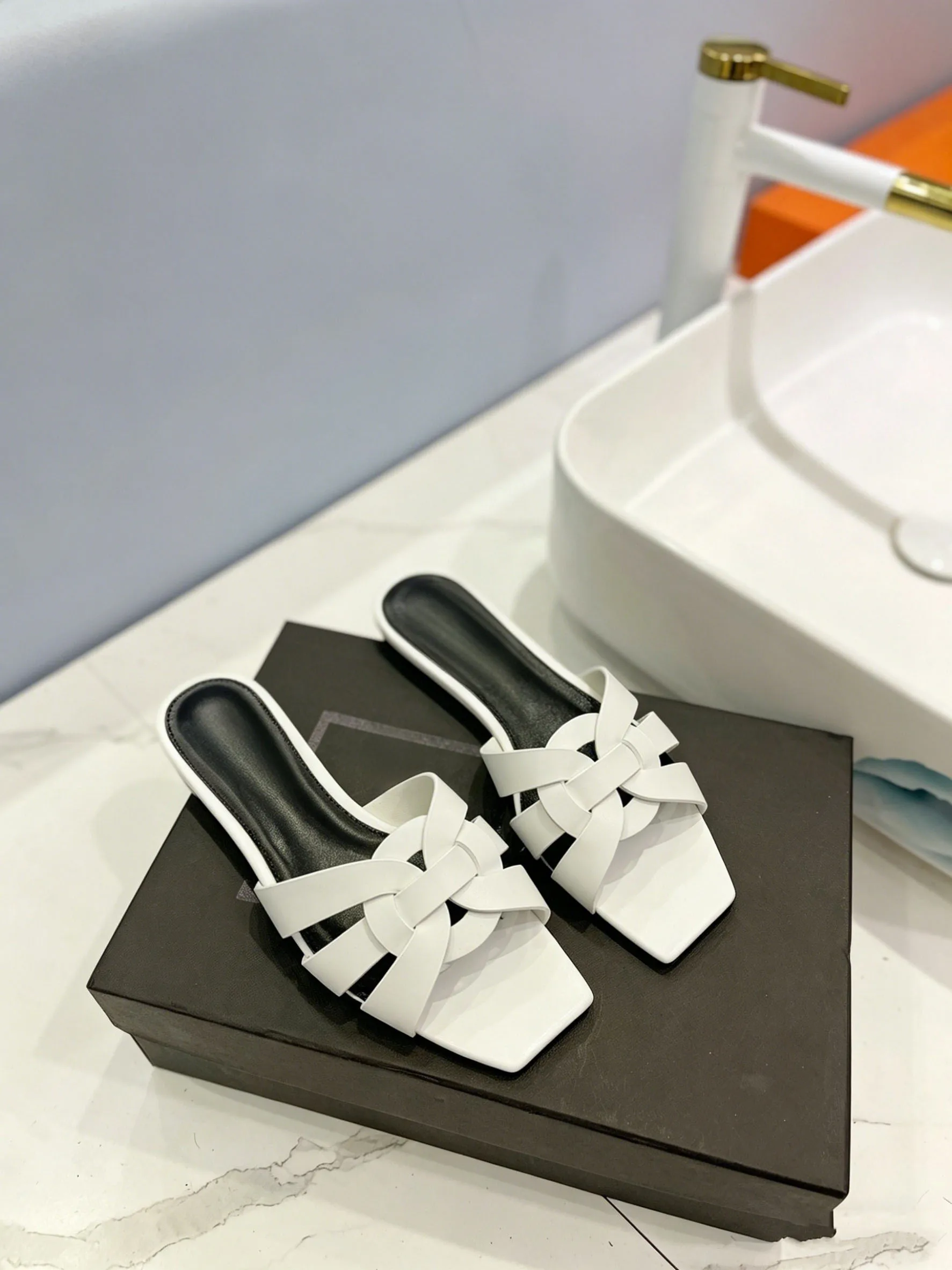 

Fashionable White Flat Bottom Hollow out Ladies Slippers New Arrival Comfortable Women's Slip-On Shoes