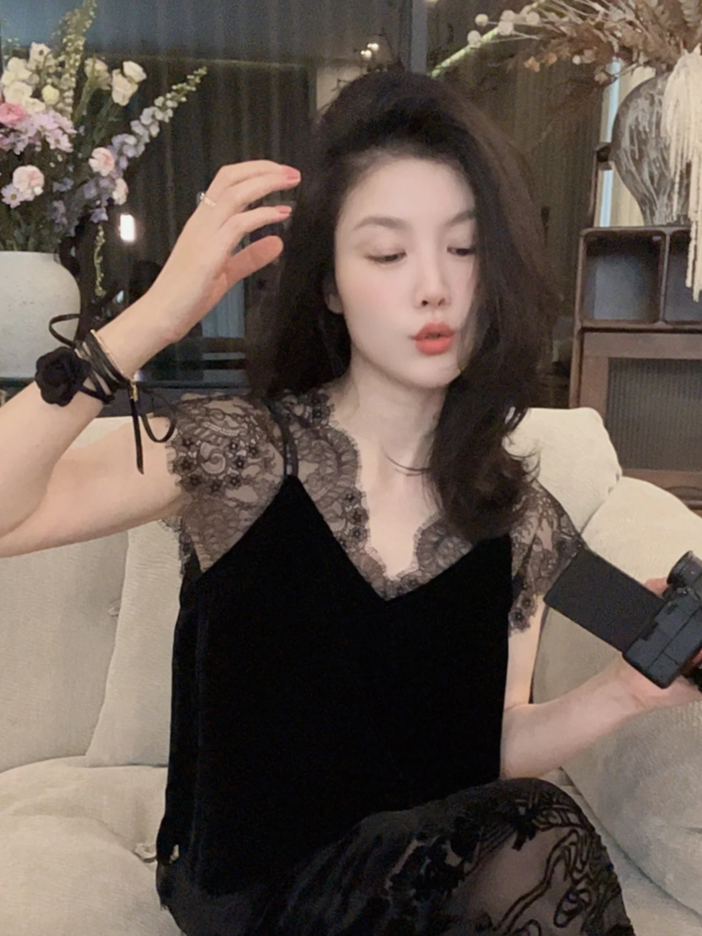 

Elegant Lace Patchwork Velvet Top Comfortable Sexy Slimming Overhead Summer Beauty Floral Cardi Korean Style Straight Cut