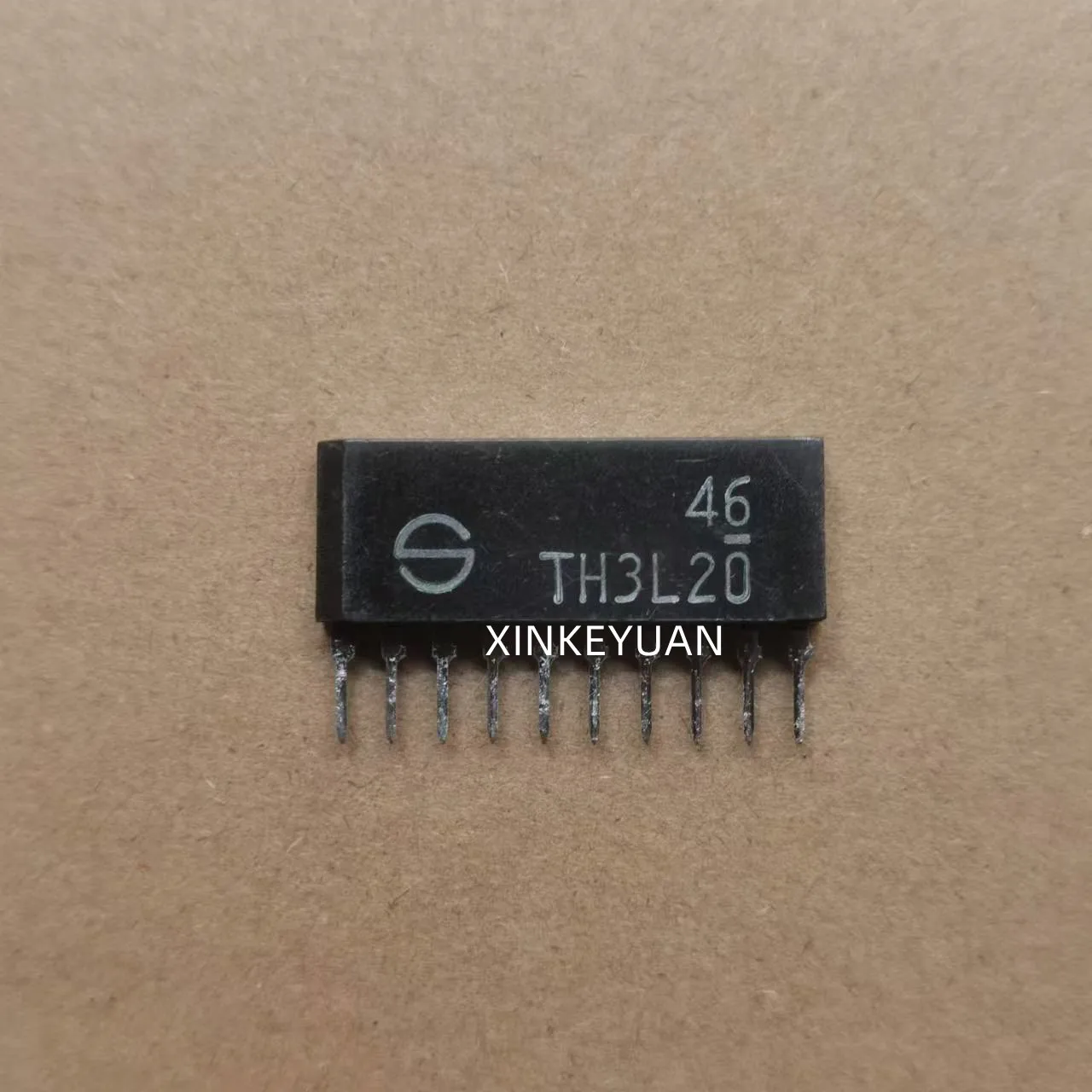 

.....TH3L20 original integrated circuit chip
