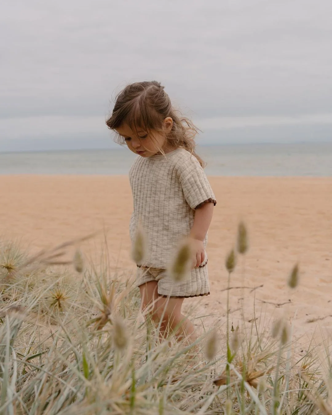 

2025 New Baby Autumn Thin Sweater Set Baby Soft and Contrasting Color Border Casual Sweater Short Sleeved Shorts Set