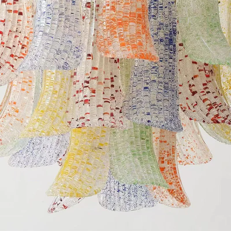 北欧スタイルのムラーノシャンデリア、馬蹄型のガラスデザイン、調節可能な吊り下げチェーン、丸型調光可能な光沢照明