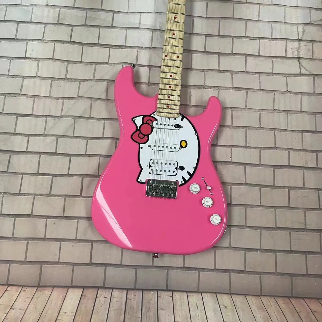 Guitar 6-string electric guitar, pink body, cat head pattern protective plate, factory real pictures, can be shipped upon order