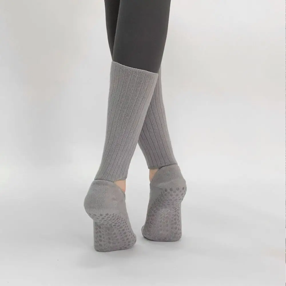 Breathable Fabric Grip Pilates Socks Sweat-absorbent Mid Tube Length Women's Yoga Socks Comfortable Strappy Design