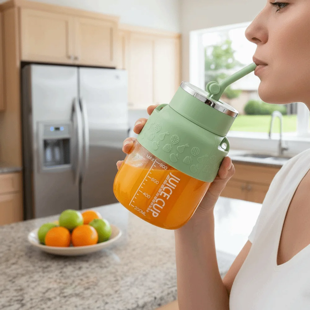 800 ML Portable Juicing Bucket Large Capacity with Straw and Strap Electric Juice Maker Wireless Long Battery Life