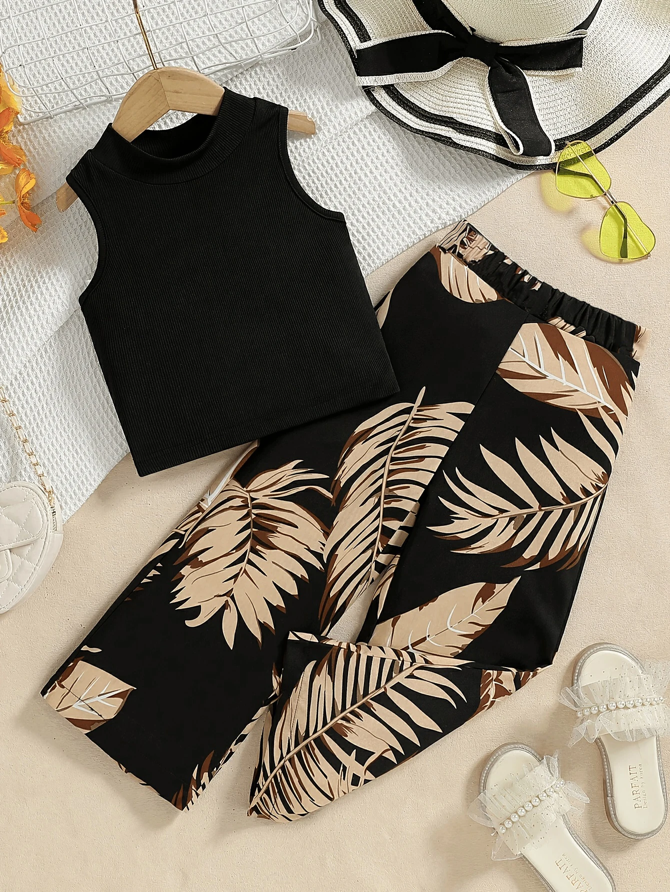2-teiliges Sommer-Outfit-Set für Mädchen: Ärmelloses Oberteil und Hose mit weitem Bein und elastischem Bund – perfekt für Urlaub und Strand. Stilvolle Summe – Detail 7