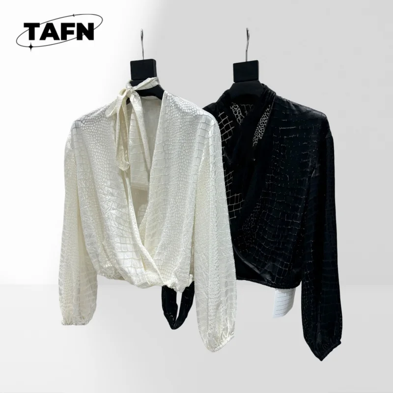 

Women Bell Sleeve Shirt Fashion Loose Fit Blouse Women's White Shirt Classic Button Blouse Short Sleeve Comfortable Fit AH0150