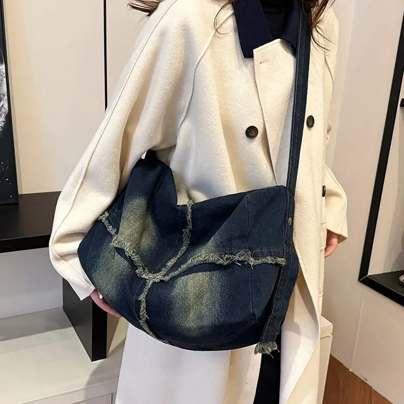 

Large-capacity Retro Bag Large Bag New Versatile Fashion Messenger Bag Casual Niche Single Shoulder Exquisite Simple Personality