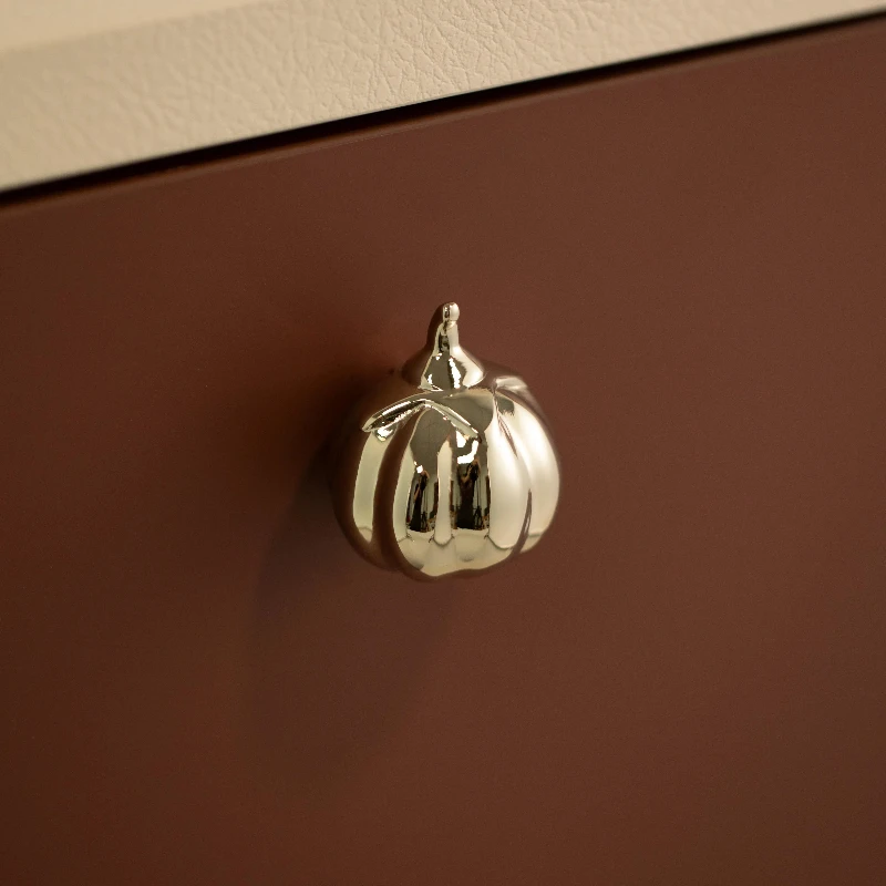 Creative Minimalist Wardrobe Drawer Brass Small Knobs Middle Ancient Style Titanium Silver French Pumpkin Cabinet Door Handles