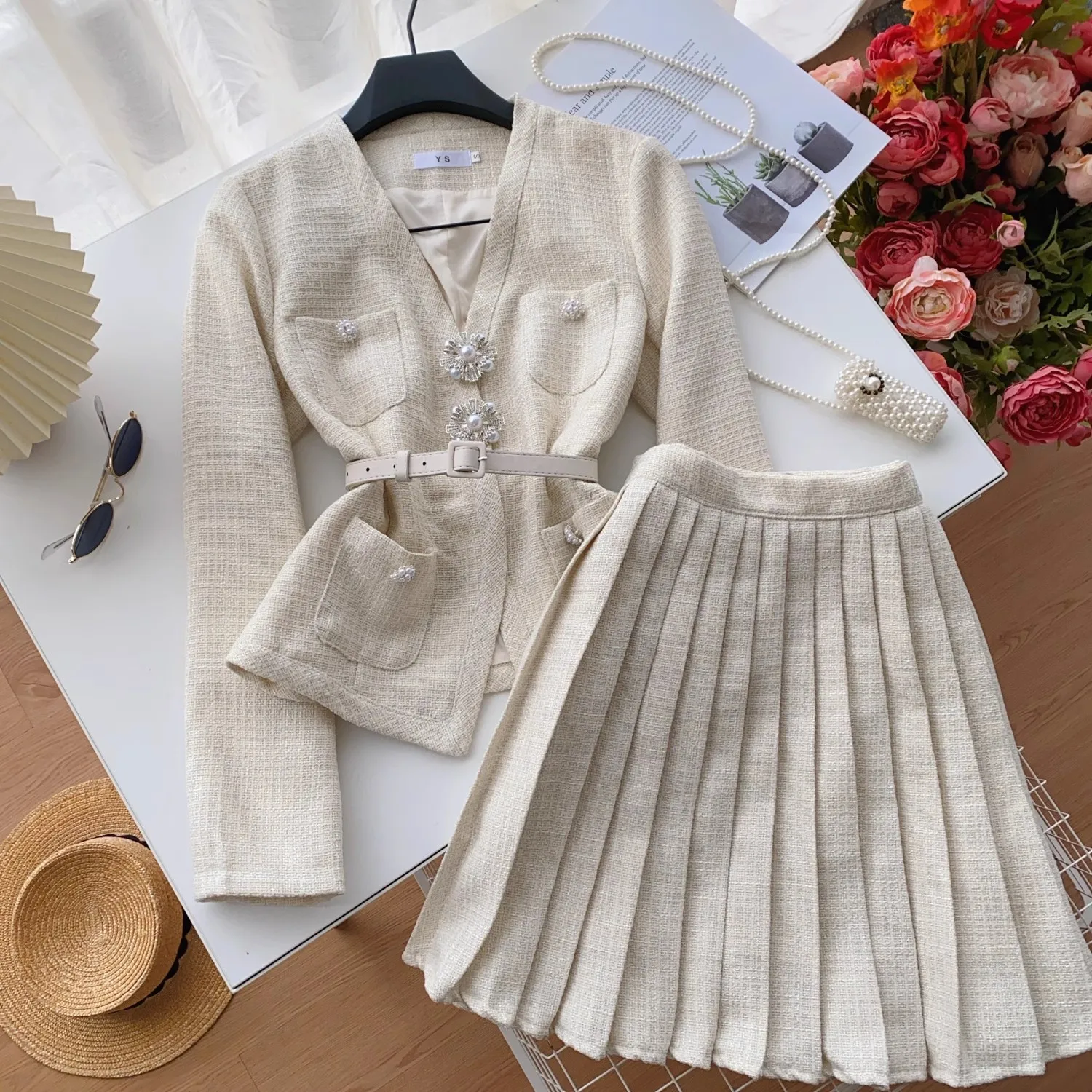 

Autumn Tweed Suit Women Long Sleeve Pearls Diamond Buttons Belt Short Jacket And Pleated Mini Skirt Office Lady 2 Pieces Set