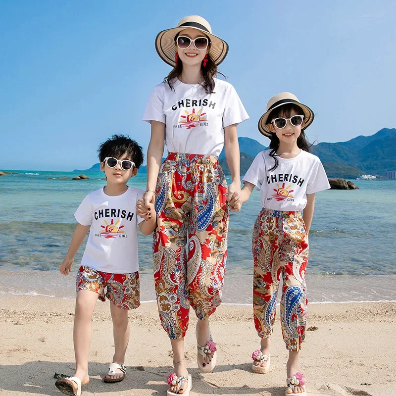 Resort Vacation Couple Look Family Fashion Beach Clothes Dad Son Tops Shorts Sets Mom Daughter T Shirts Pants Two Piece Outfits