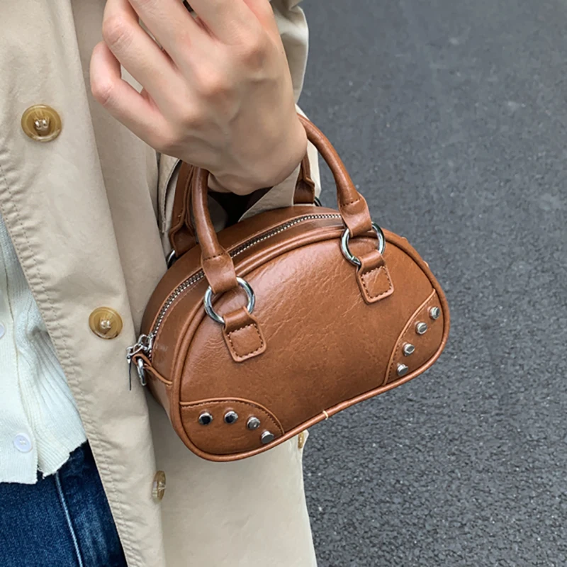 

Маленькие квадратные сумки из искусственной кожи в корейском стиле для женщин, модная сумка через плечо с заклепками и молнией, однотонные милые мини-сумки на плечо для девочек