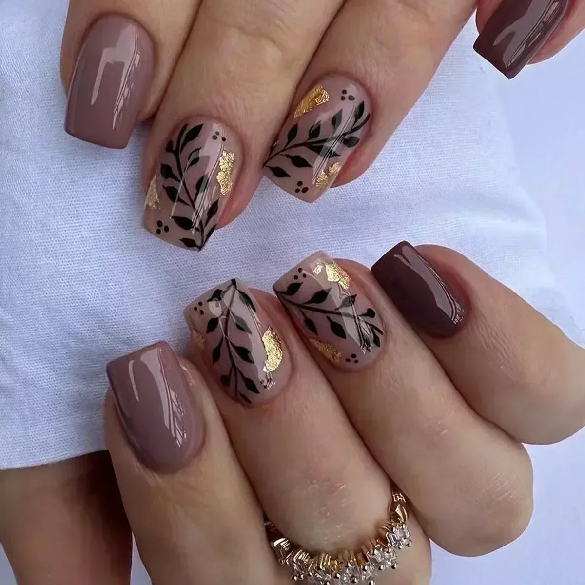 

24pcs Short Square Amber Flower Fake Nail with Glue Wearable Autumn Designs Press on Nails Full Cover Acrylic False Nails Tips