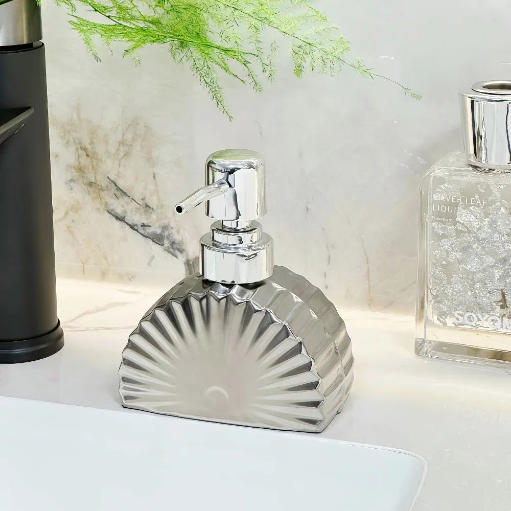 

Creative Light Luxury Fan Shaped Lotion Bottle Elegant Exquisite Press Separate Bottle Multifunctional Shampoo Bottle Shower Gel