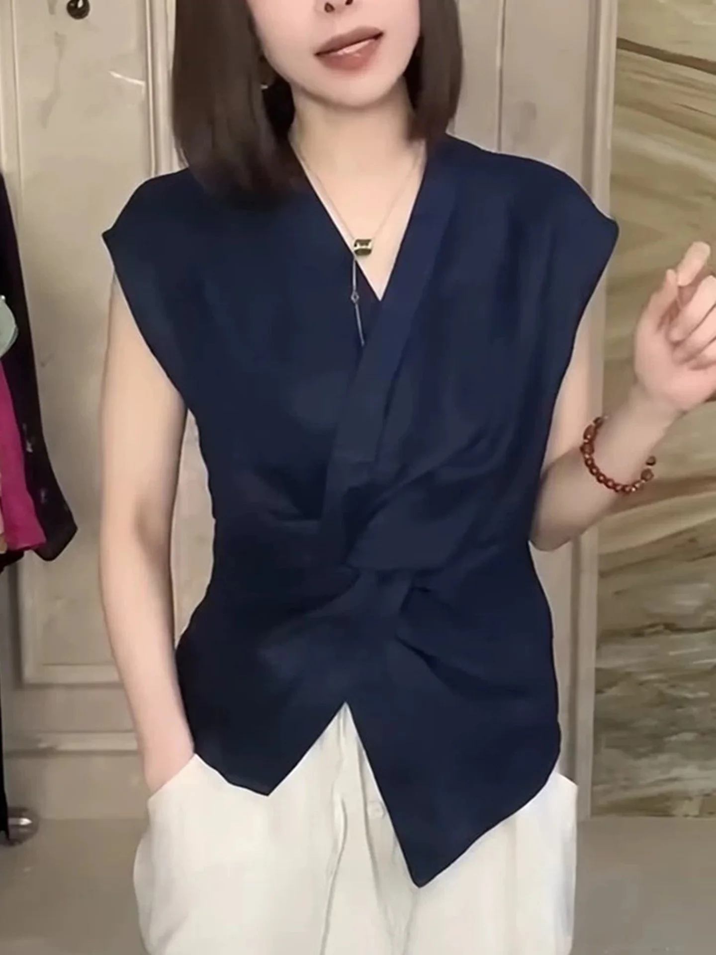 2025년 여름 여성 출퇴근용 매듭 허리 디자인 V넥 탑 심플 다용도 한국 스타일 스트레이트 컷 노 슬리브 레귤러 L...