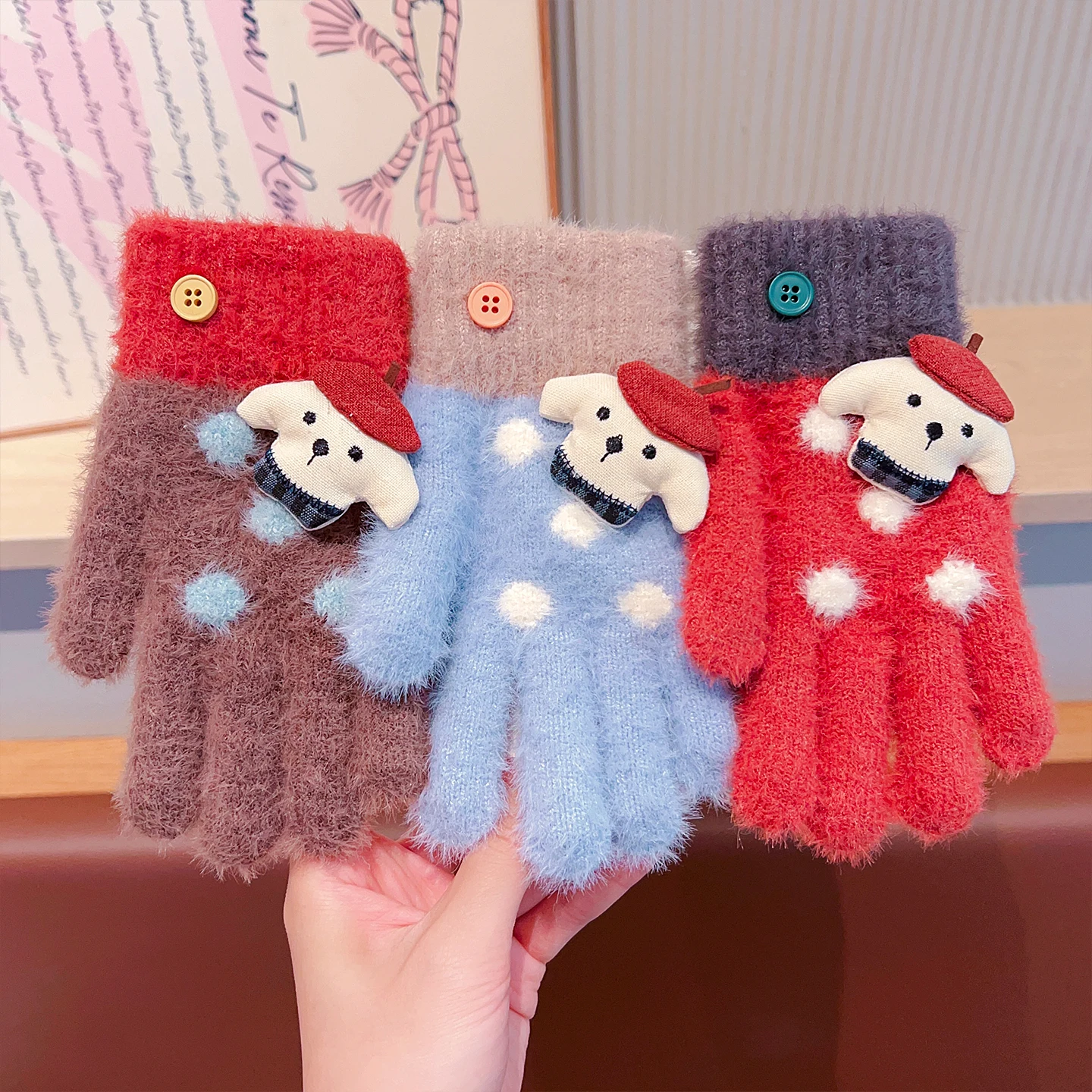 Niedliche Hasen-Handschuhe mit vollen Fingern für Mädchen, Jungen und Kinder, mit Polka-Dot-Muster, aus Kunstfell, flauschig gestrickt, weiche, flauschige Kinderhandschuhe für den Außenbereich. – Detail 3