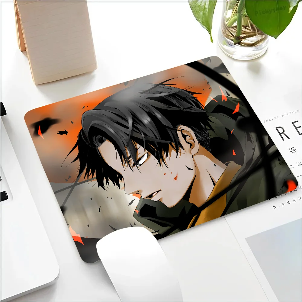 Levi Ackerman Attack On Titan Anime Mousepad Small LockEdge Mouse Pad per giocatori Computer Desk Pad gomma antiscivolo