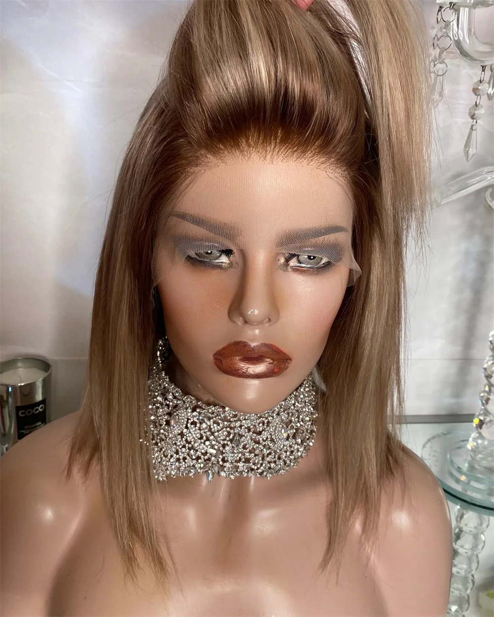 

Парик с короткими волосами, средний пепельно-русый со светло-русыми бликами, полосками, ежедневное использование для алопеции, выпадение волос, HD, кружевной парик, подарок для нее