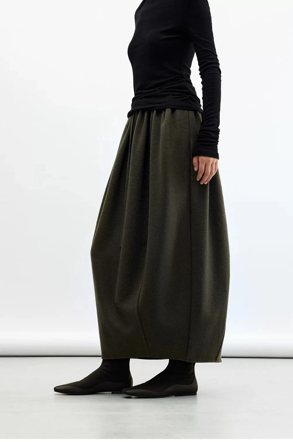 100% Wool Three-Dimensional Cut Flower Bud Skirt, Designed with a Relaxed and Lazy Style, New Model for Women in the Fall/Winter 2026 Season
