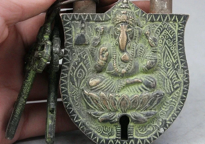 Old Tibet Buddhism Bronze Ganapati Ganesh Lord Buddha Statue Door lock 2 key