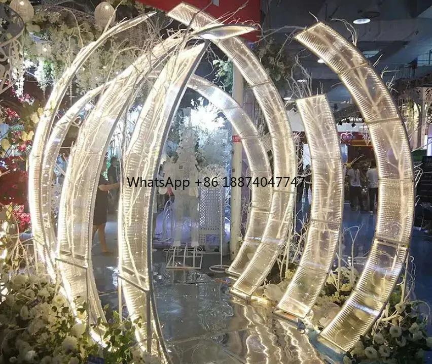 Wholesale Romantic white and gold Iron Art Sunshine Board Combination Arched Door Wedding Props For Wedding Decoration