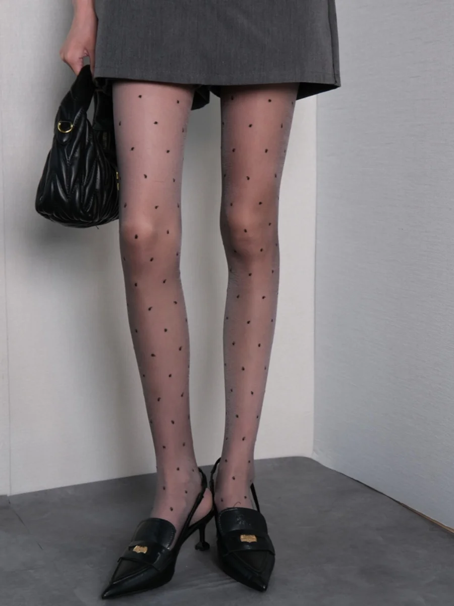 

Office Lady Stockings College style Little Bee Embroidered Knee Knitted Socks Outdoor Sports Pressure Leg Socks