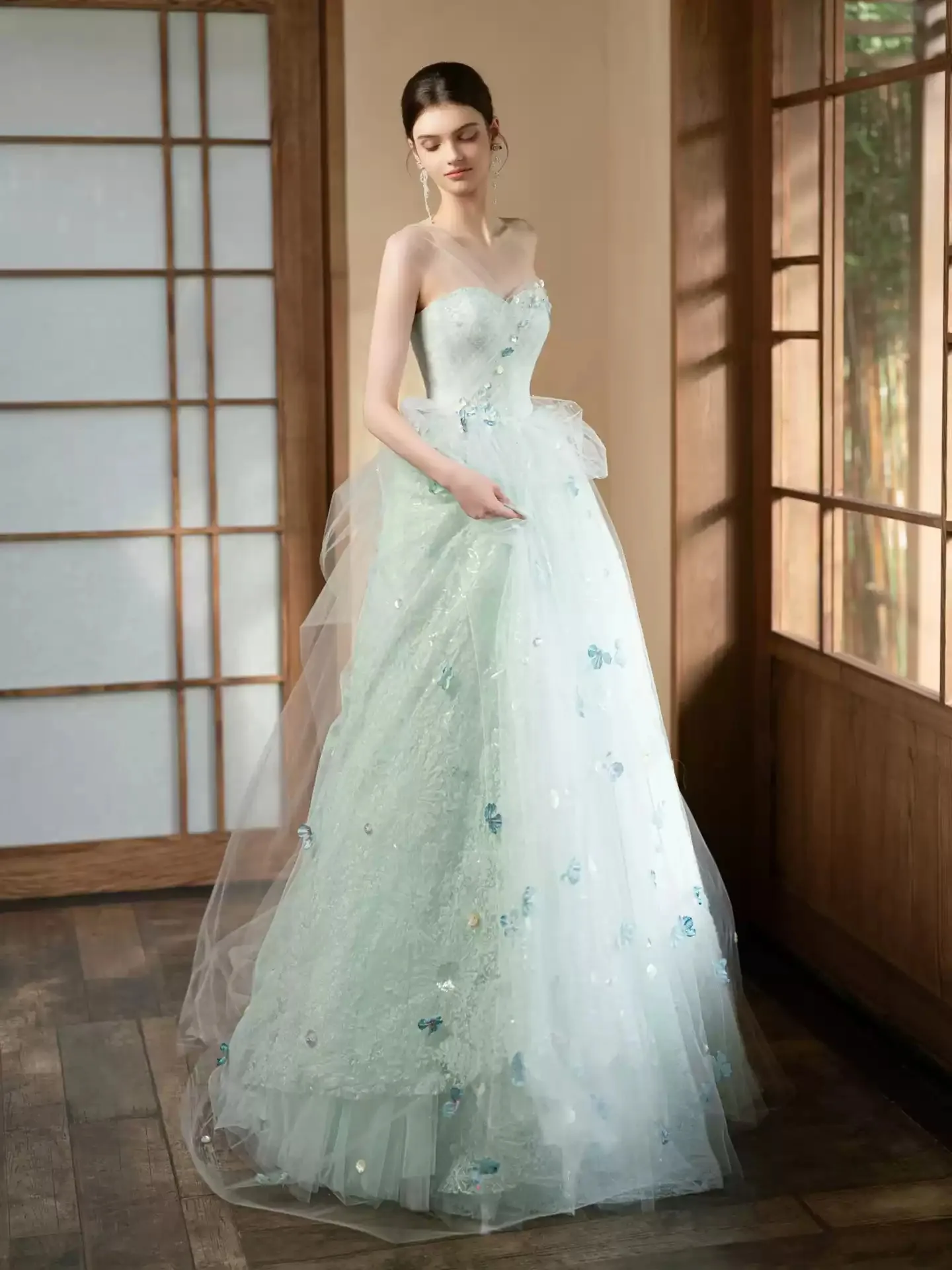 연한 녹색 이브닝 드레스 2025 요정같은 롱 프롬 드레스 레이어드 튤과 아플리케 레이스업 백 파티 드레스 비즈 장식 아플리케