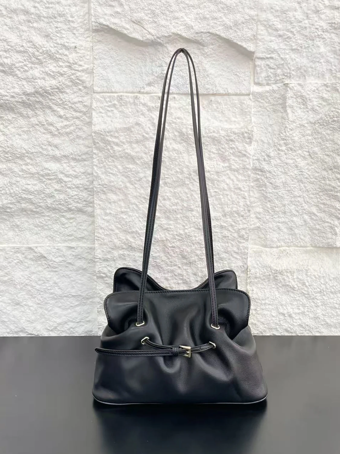 

Top Layer eepskin Tote Bag Dumpling ape oulder Bag Women's Casual Sle Magnetic Bule Soft Leather Hobo Bag