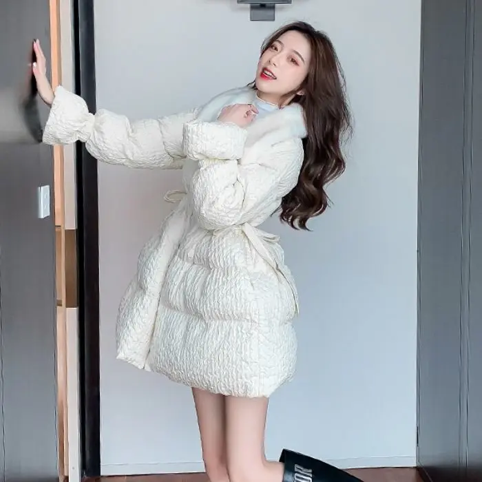 Abrigo acolchado adelgazante con cintura de invierno para mujer, chaqueta acolchada de longitud media con cuello de piel grande de estilo coreano