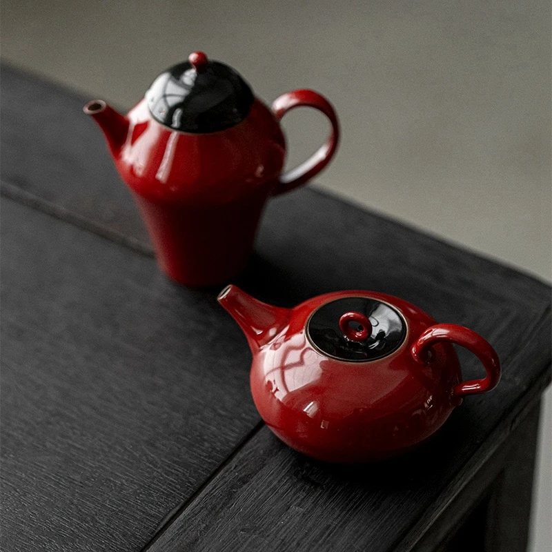 Handicraft Reddish-Brown Ceramic Teapot with Fine Filter and Pleasing Appearance