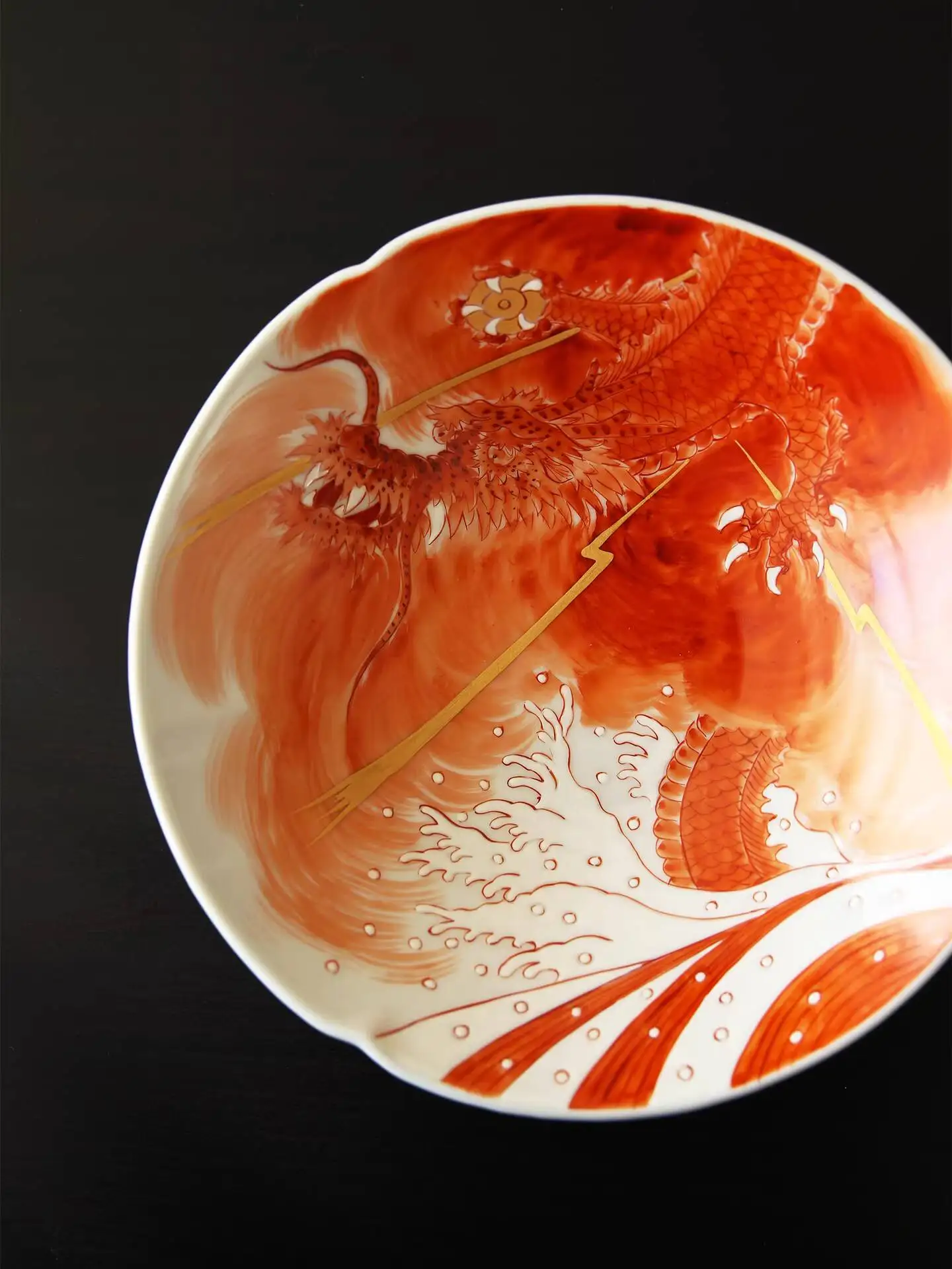 Kutani Ware Master Fukuda Ryosuke's Hand-Painted Red Dragon Pattern Plate, High-End Tableware For Japanese Cuisine And Sushi